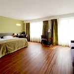 Montana Hotel 3*