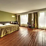 Montana Hotel